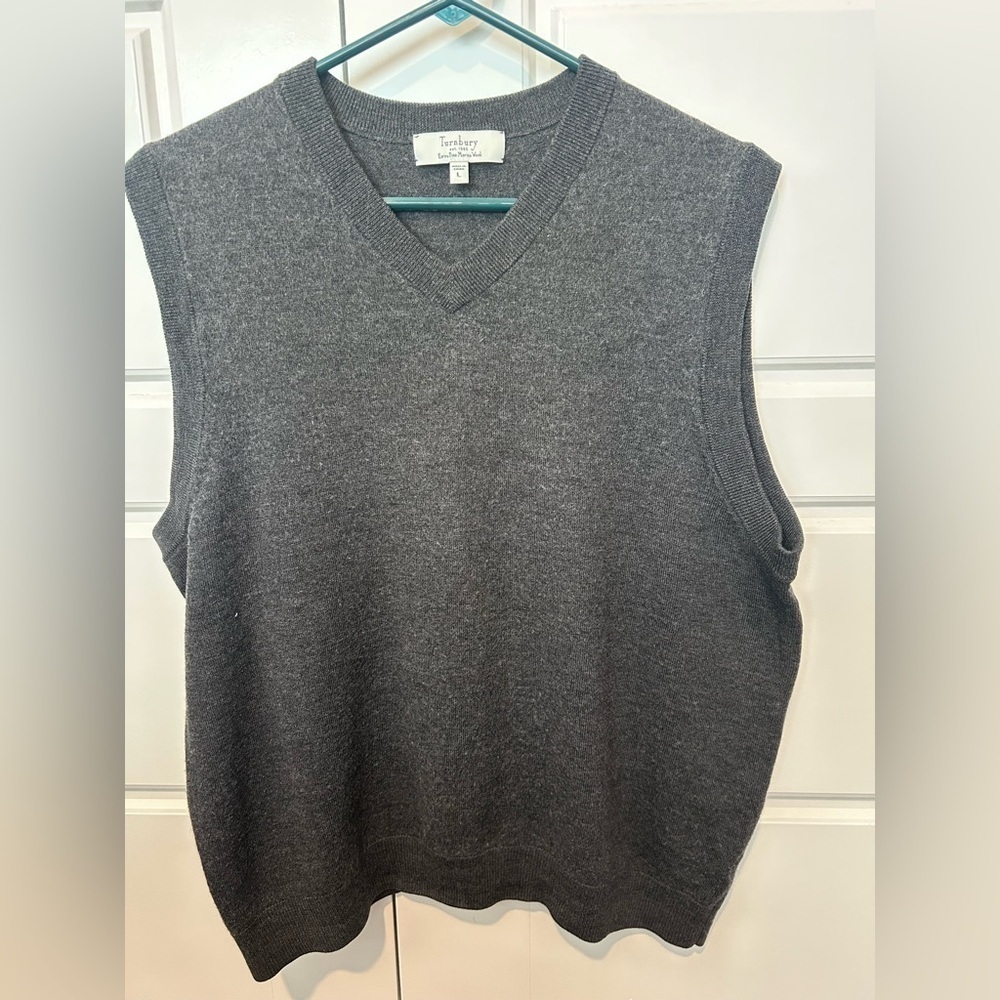 TURNBURY sweater vest. Extra fine Marino wool. Size large.